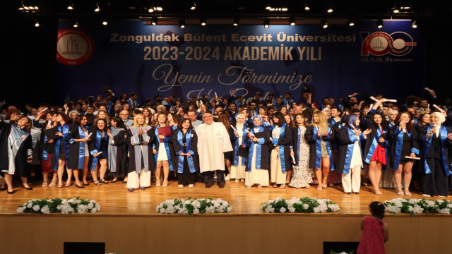 ZBEÜ Tıp Fakültesi mezunları için yemin töreni düzenlendi