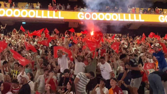 A Milli Futbol Takımı’nın çeyrek final heyecanı Beşiktaş Tüpraş Stadyumu’nda yaşandı