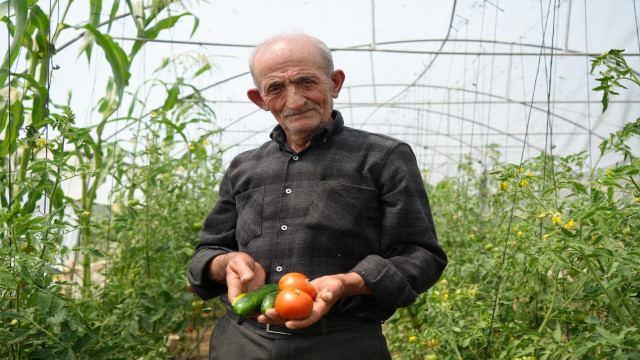 ”Ata tohumu memleket meselesi” diyen 74 yaşındaki çiftçi ömrünü organik tarıma adadı