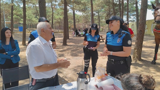 Atlı polisler orman yangınlarına karşı vatandaşları uyardı