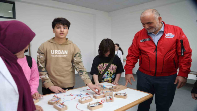 Başkan Sandıkçı: ”Öğrencilerimizi ve velilerimizi bilim ve teknoloji etkinlikleriyle buluşturuyoruz”