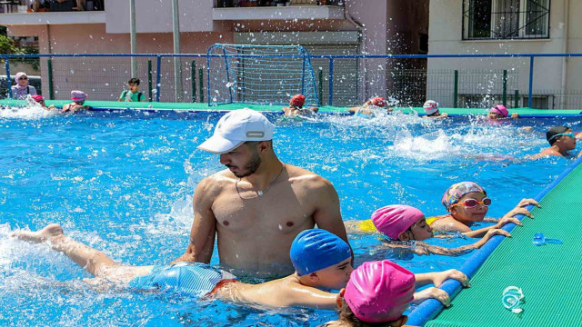 Bayraklı’da yüzme kursuna büyük ilgi