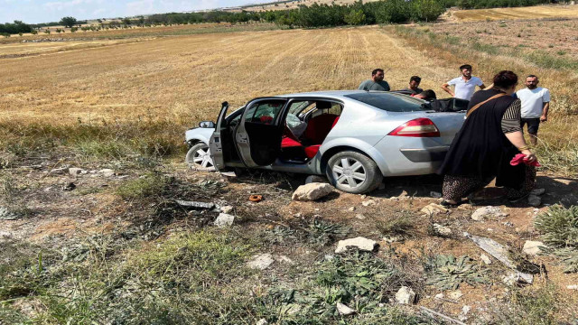 Burdur’da yoldan çıkan otomobil araziye savruldu: 8 yaralı