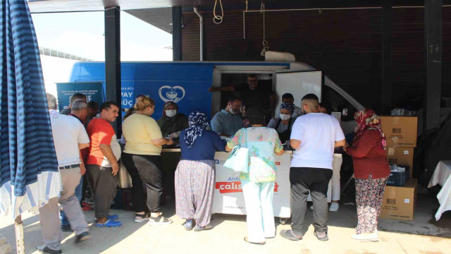 Büyükşehir Belediyesi’nin aşure ikramları sürüyor