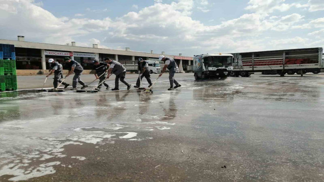 Büyükşehir Hal Kompleksi’nde kapsamlı temizlik çalışması