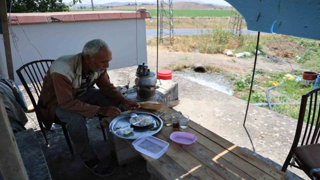 Çeyrek asırdır tarla suluyor