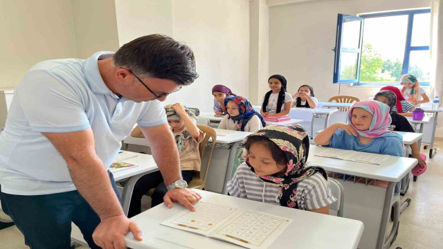 Çocuklar yaz tatilini gençlik merkezlerinde dolu dolu geçiriyor