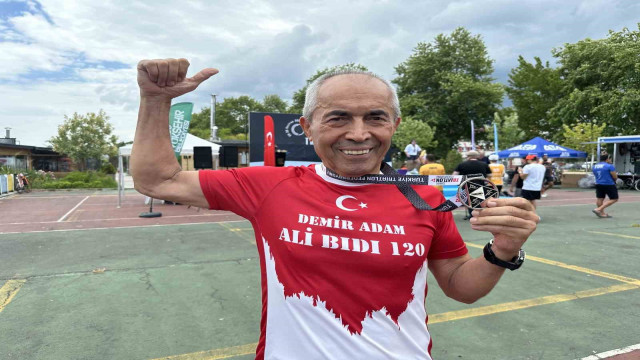 ’Demir Adam’ lakaplı 75 yaşındaki Ali Bıdı, Triatlon Türkiye Kupası’nda ikinci oldu