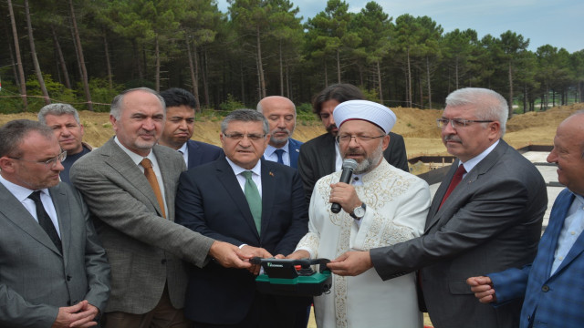 Diyanet İşleri Başkanı Erbaş: ”Camisiz camia olmaz”