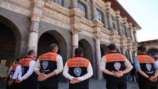 Diyarbakır’da “Turizm Polisi” 5 dilde ziyaretçilerle ilgileniyor