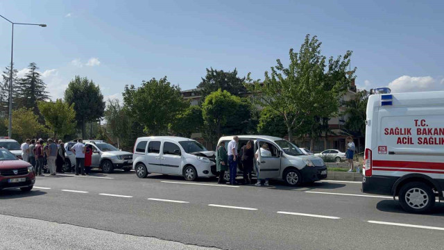 Düğün konvoyunda zincirleme kaza: 2 yaralı