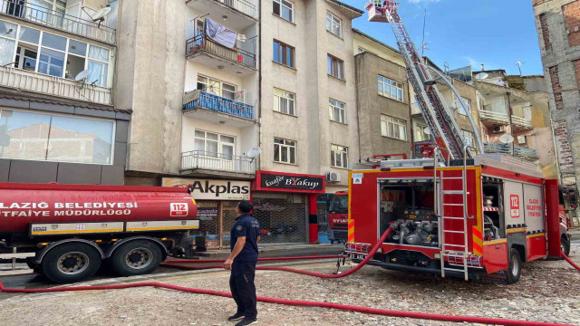 Elazığ’da çatı yangını