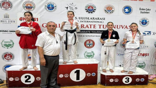 Eskişehirli minik sporcu uluslararası karate turnuvasında birincilik elde etti