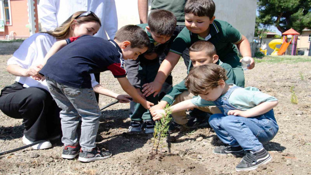 Fidanları Toprakla, Minikleri Eğlenceyle Buluşturdular