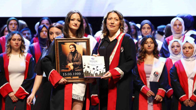 GAÜN’de Sağlık Bilimleri Fakültesi mezuniyet töreni düzenlendi