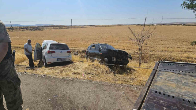 Gaziantep’te 2 araç kafa kafaya çarpıştı: 6 yaralı