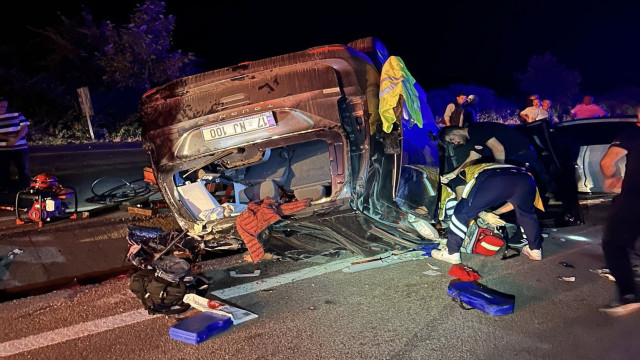 Gönen’de feci kaza... İki araç kafa kafaya çarpıştı: 1 ölü, 2 yaralı