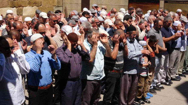 Heniyye için Yozgat’ta gıyabi cenaze namazı kılındı