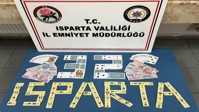 Isparta’da dernekte kumar oynayan 3 kişiye para cezası