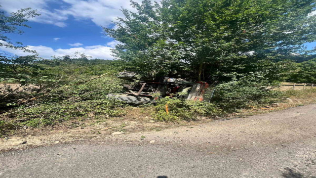 Karabük’te otomobille çarpışan traktör devrildi: 2 yaralı