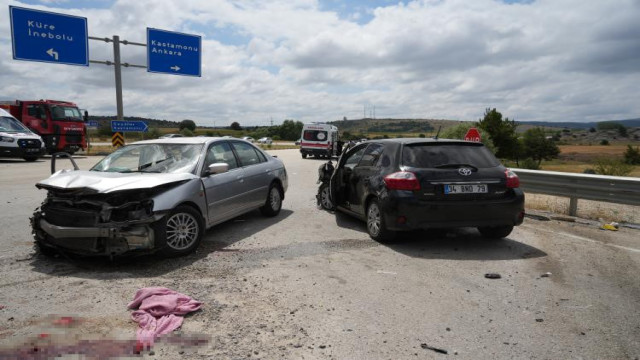 Kastamonu’da zincirleme trafik kazası: 1’i ağır, 2’si çocuk 12 yaralı