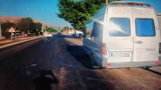 Malatya’da tır ile minibüs çarpıştı, 3 yaralı