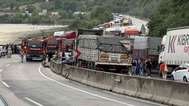 Sakarya’da zincirleme kaza: Ortalık savaş alanına döndü