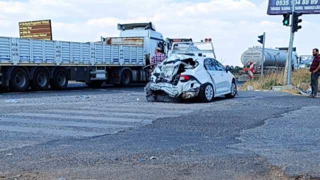 Şanlıurfa’da tır ile otomobil çarpıştı: 5 yaralı