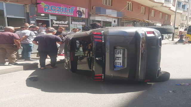 Siirt’te sürücüsünün kontrolünden çıkan otomobil yan yattı