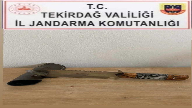 Tekirdağ’da kasatura bıçağı ve silah ele geçirildi