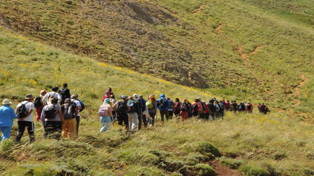 Tunceli’de doğa harikası krater gölüne gezi