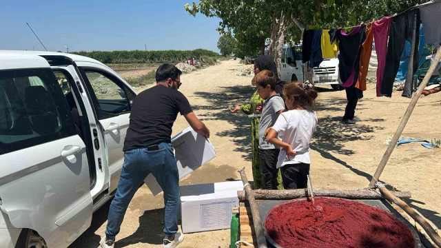 Yüreğir’de mevsimlik tarım işçisi kadınlara hijyen seti