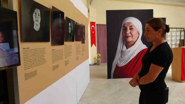 60 yıl önce Hollanda’ya göç eden Türk kadınlarının fotoğraf sergisi duygu dolu anlara sahne oldu