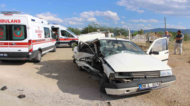 Amasya’da 2 aracın çarpıştığı kaza kamerada