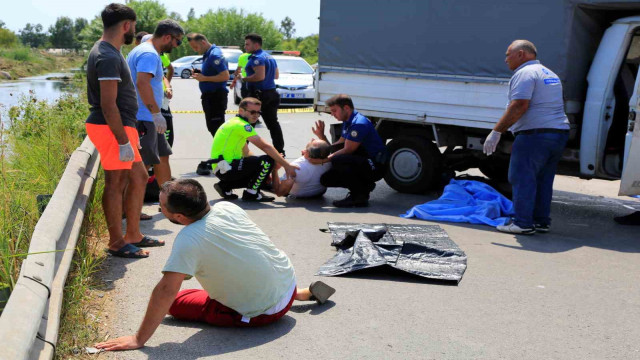 Antalya’da feci kaza, kamyonetin altında kalan motosiklet sürücüsü hayatını kaybetti