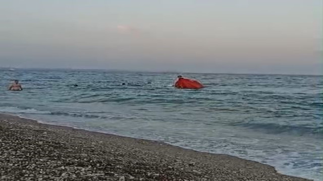 Antalya’da tatilci ailenin teknesi battı: 4 kişi yüzerek kıyıya çıktı