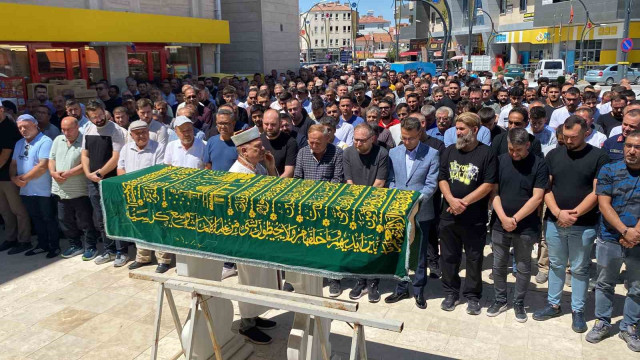 Asansör boşluğuna düşerek hayatını kaybeden genç son yolculuğuna uğurlandı