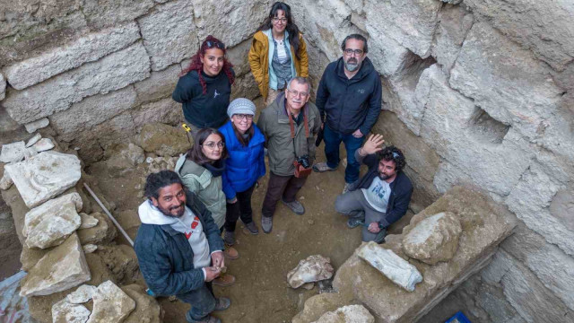 Bakan Ersoy duyurdu: Sahne restorasyonu çalışmalarında Hellenistik Döneme ait ’Skylla Grubu’ heykelleri keşfedildi