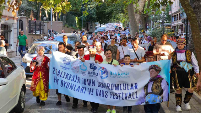 Bandırma’da Down Sendromlular için renkli festival kortej yürüyüşü ile başladı