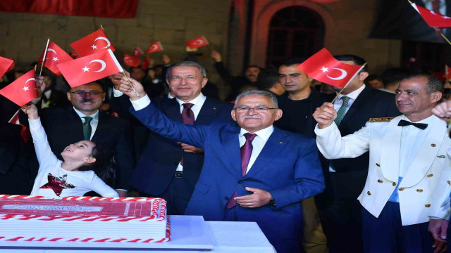 Başkan Büyükkılıç: ”Cumhuriyetimizi taçlandıracak eserlerle Türkiye’mizi buluşturmak, şehrimizi buluşturmak hepimizin görevi”