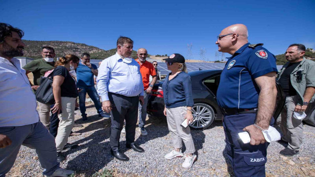 Başkan Tugay yangın bölgesinde incelemelerde bulundu