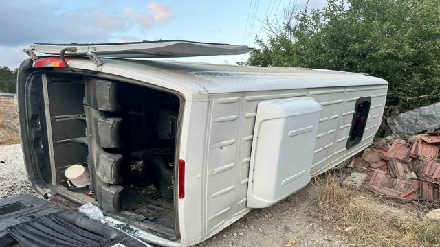 Bolu’da feci kaza: Minibüsle traktör çarpıştı, 15 kişi yaralandı