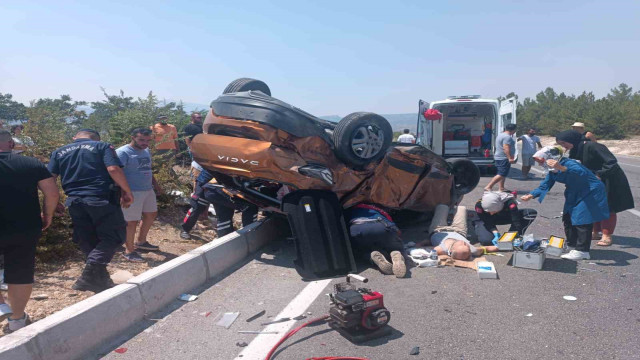 Burdur’da otomobiller çarpıştı, takla atan araçtaki 2 kişi yaralandı