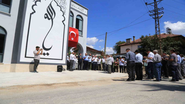 Çameli’nde imece usulü yapılan Elmalı Camisi ibadete açıldı