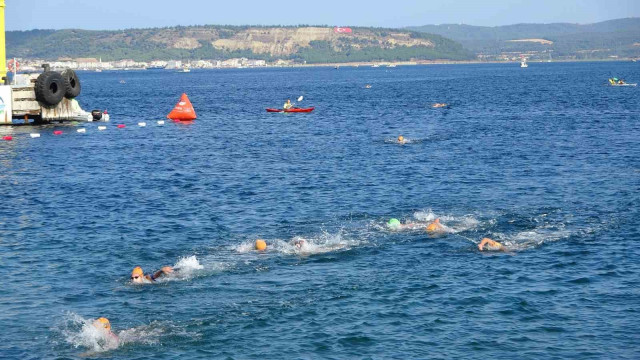 Çanakkale Boğazı’nda yüzme yarışması düzenlendi