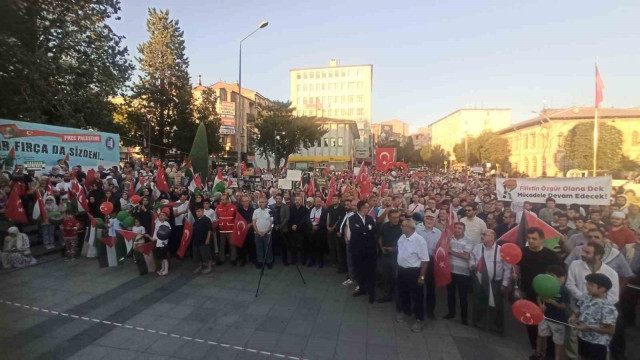 Çorum’da ”İsrail’i telin Gazze’ye destek” mitingi