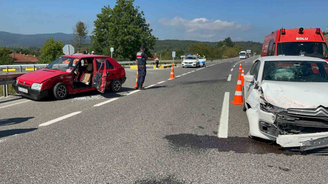 D-100’de iki otomobil çarpıştı: 1 yaralı