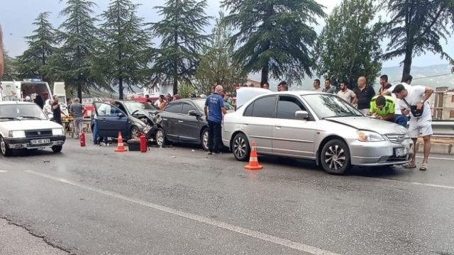 Denizli’de yağışın ardından zincirleme kaza: 5 yaralı