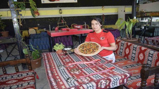 Diyarbakırlı milli bilek güreşçisinden yöresel malzemelerle ”Pirano” pizza