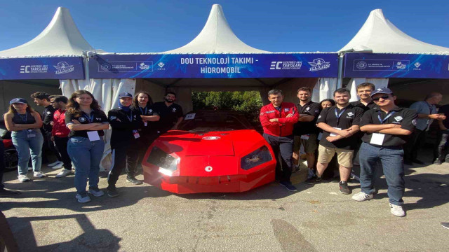 Doğuş Üniversitesi Teknoloji Takımı’nın geliştirdiği ”Hidromobil’e Selçuk Bayraktar’dan imza